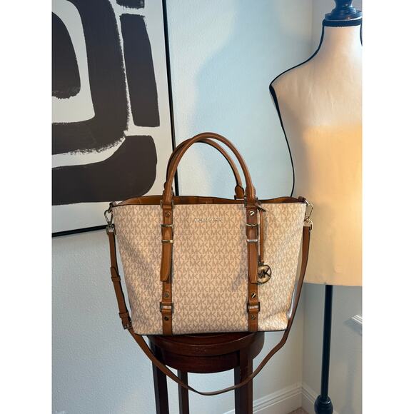 Michael Kors Bedford Legacy Lg Tote Bag Vanilla /Brown Leather trim GoldHardware - Picture 11 of 16